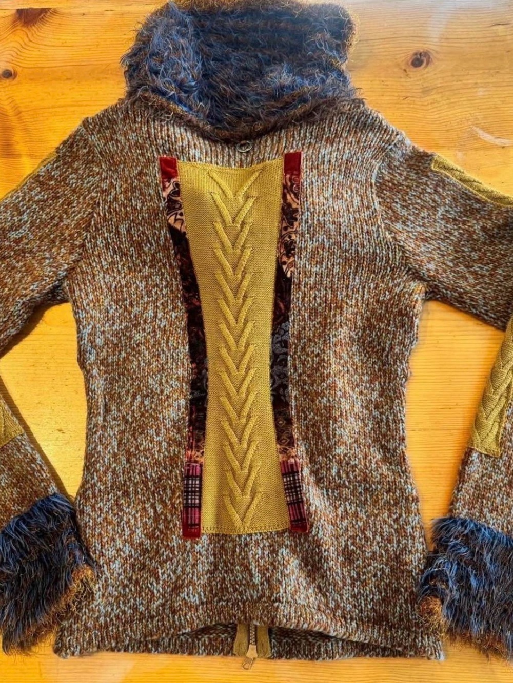 Save the Queen! Knit Zip Jacket Faux Fur Trim Adjustable Collar - Picture 6 of 6